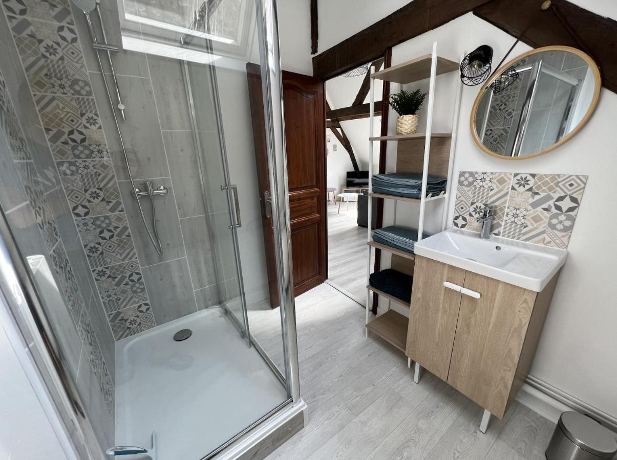 Appartement Le Saint Haut Centre Ville A Saint-Omer Bagian luar foto